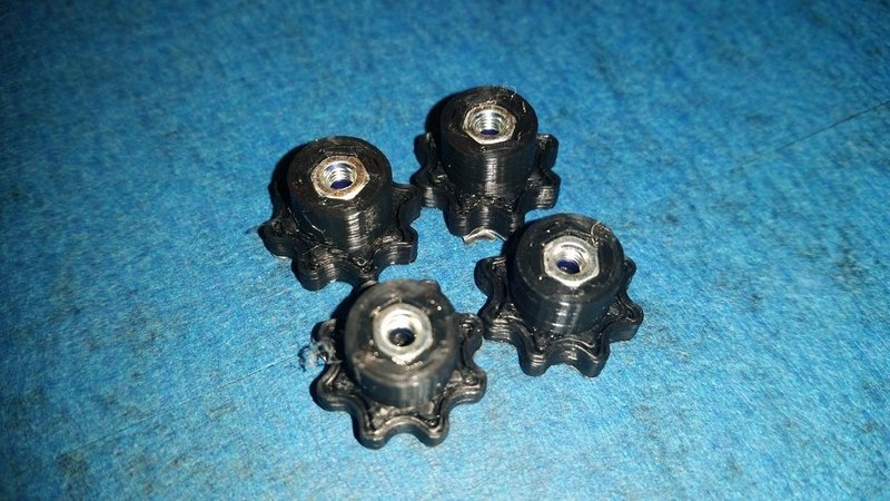 Table adjustment knobs