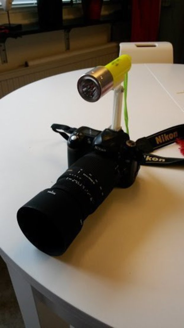 Hot shoe lamp mount