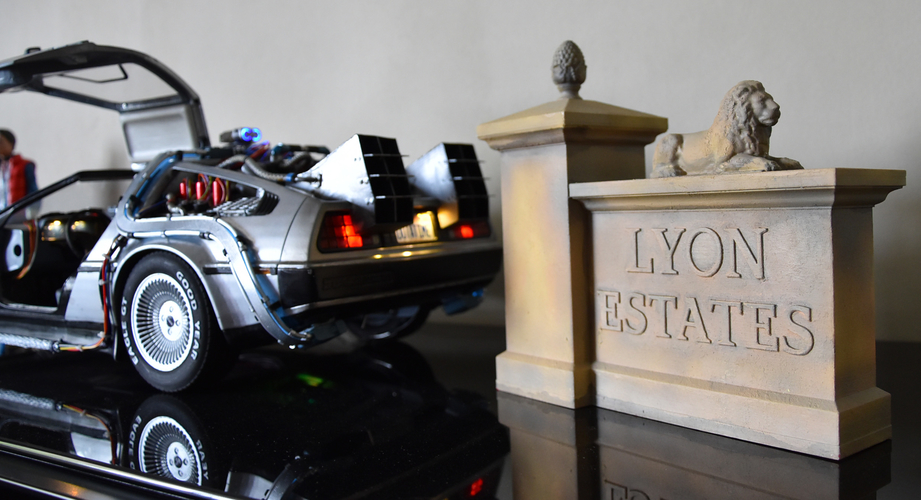 LYON ESTATES Gate Back to the Future 1/8scale