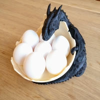 Dragon guarding egg, candy or dice - Thumbnail 3