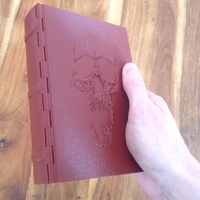 Skull Book for dice or candy - Snap close, no magnets needed - Thumbnail 2