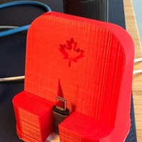 Maple Leaf iPhone Charger Stand - Thumbnail 2