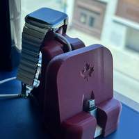 Maple Leaf USB-C iPhone and Apple Watch Charging stand - Thumbnail 3