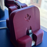 Maple Leaf USB-C iPhone and Apple Watch Charging stand - Thumbnail 4
