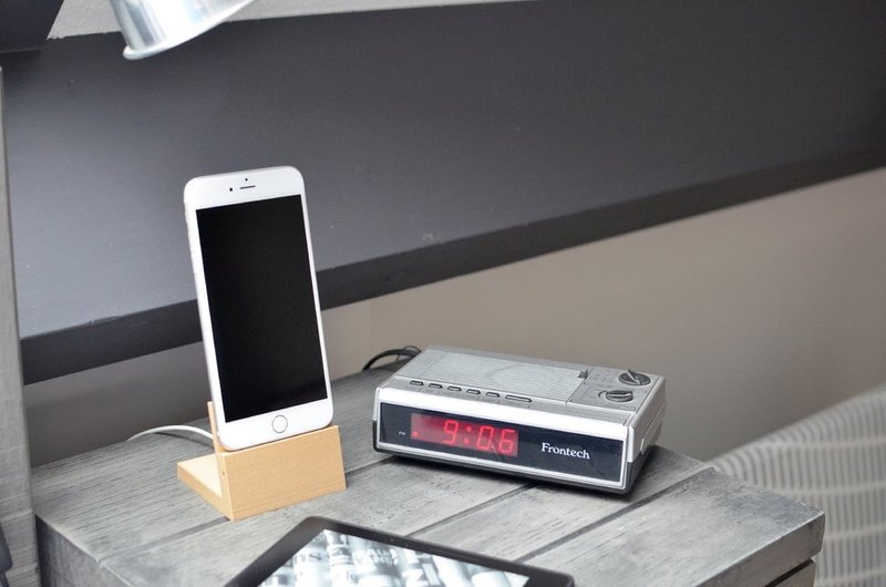 Elegant iPhone 6 (Plus) dock