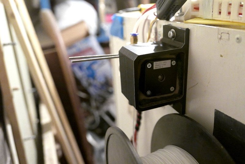 Bowden extruder sponge-mount vibration dampener for NEMA 17