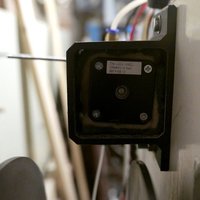 Bowden extruder sponge-mount vibration dampener for NEMA 17 - Thumbnail 2