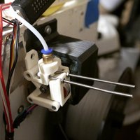 Bowden extruder sponge-mount vibration dampener for NEMA 17 - Thumbnail 4