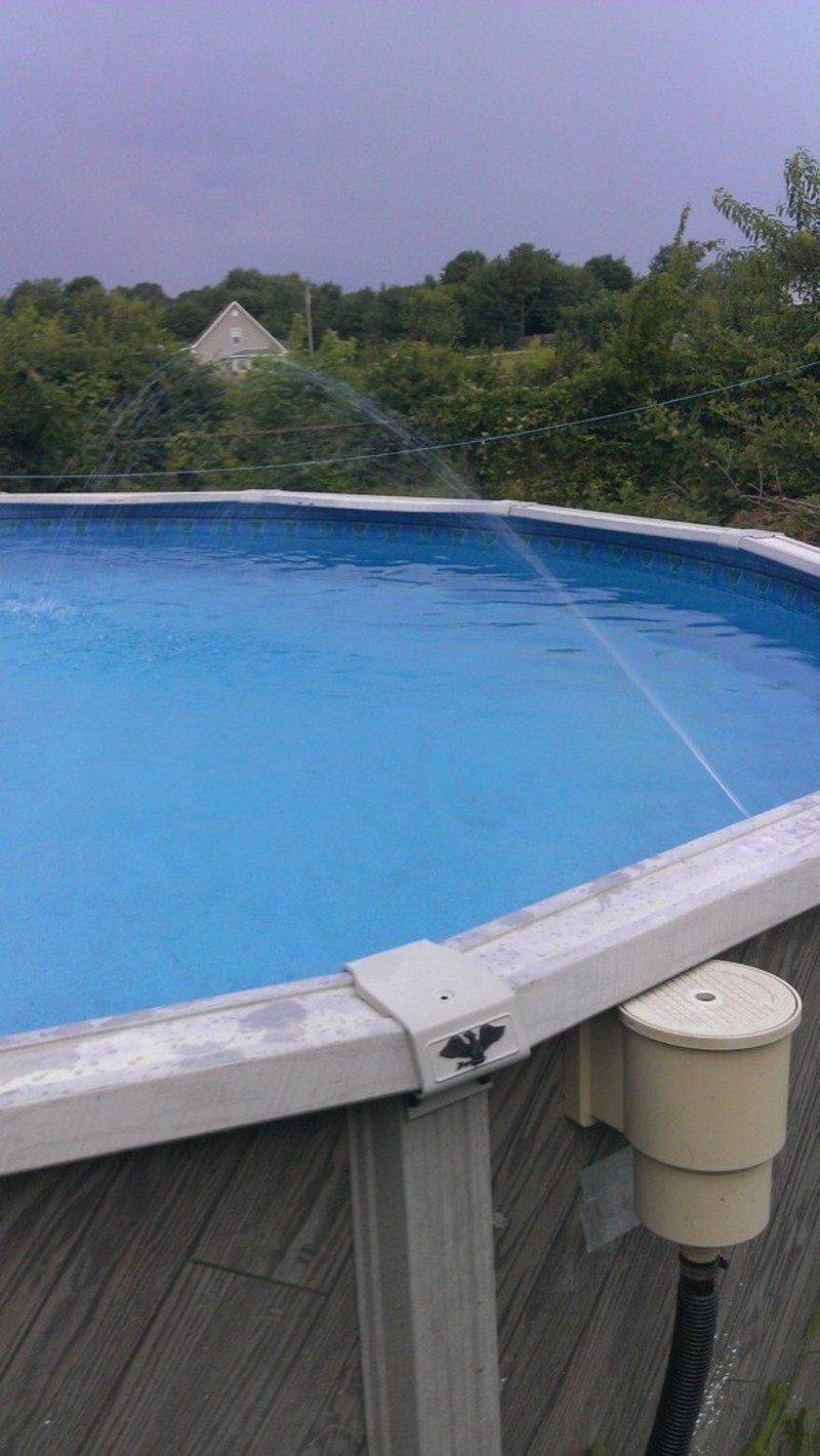 A simple pool fountain