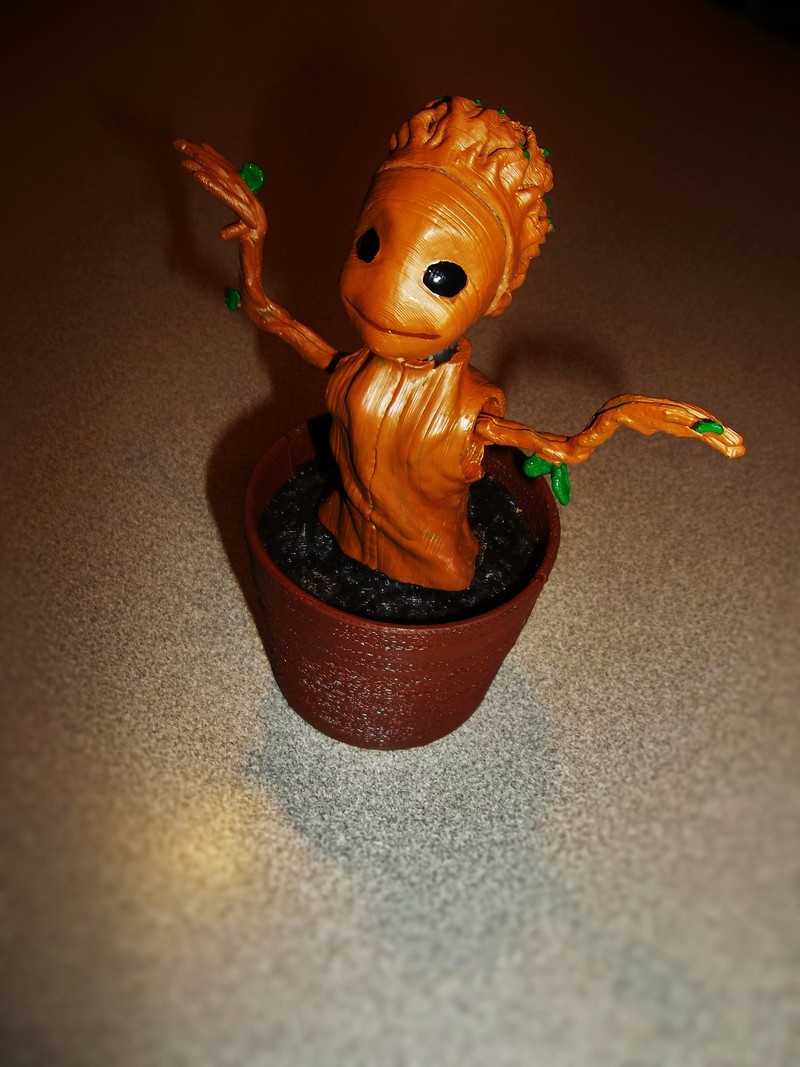 SOLAR dancing GROOT