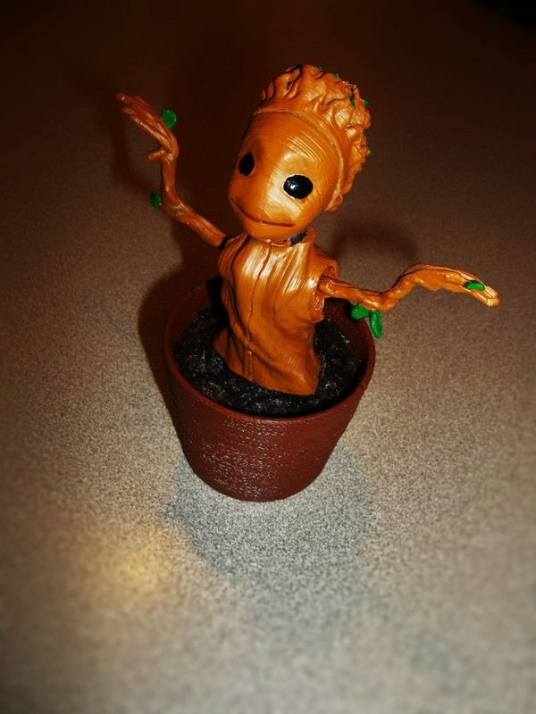 SOLAR dancing GROOT