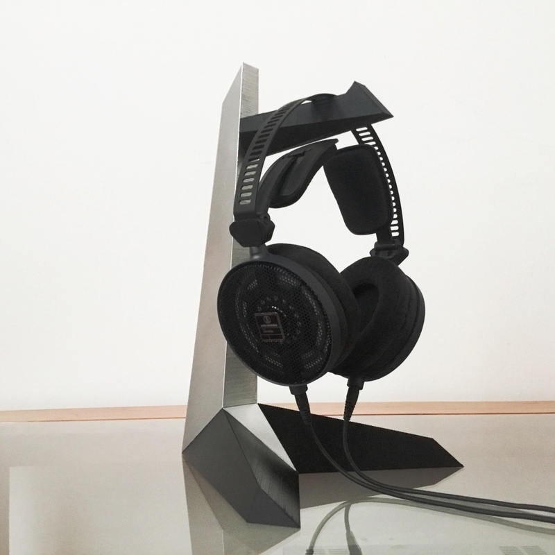 Tantō Headphone Stand