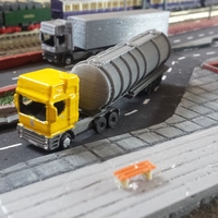 N-scale 1:160 tank truck - Thumbnail 1