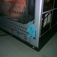 Small Panel Clip for Thermaltake case 3D Printing 77642
