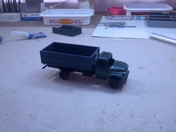 1/87 scale Dump Truck Bucegi