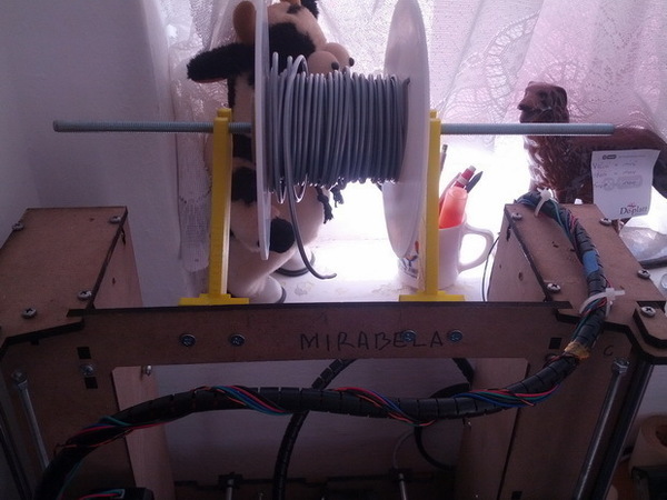 Filament reel holder