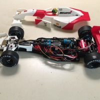 RS-01 Ayrton Senna’s 1993 McLaren MP4/8 Formula 1 RC-Car - Thumbnail 4