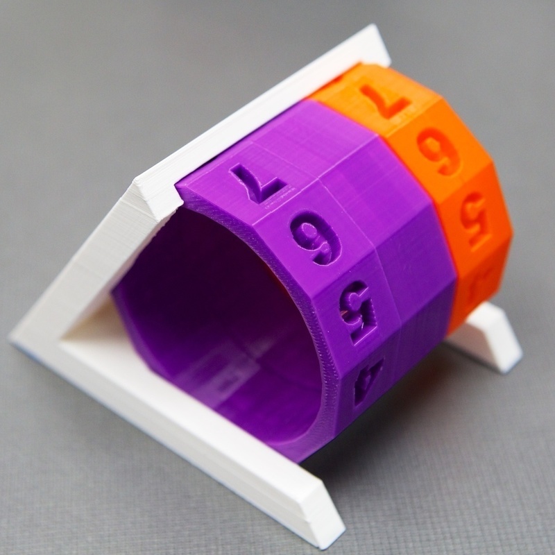 Perpetual Desktop Month-Day Calendar