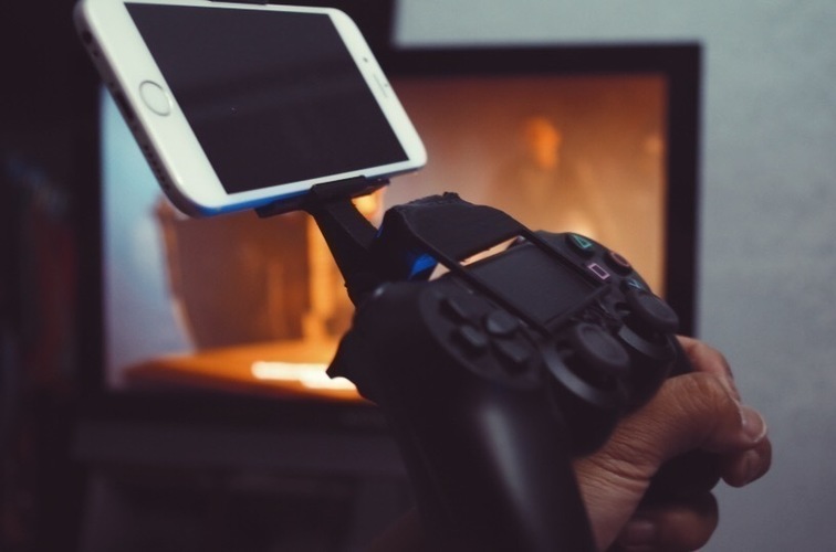 iPhone 6/s & 6/s Plus Grip with Dualshock 4 3D Print 80710