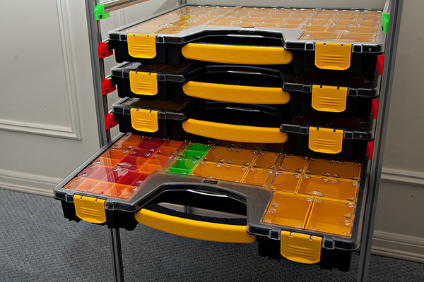 Extrusion shelving system