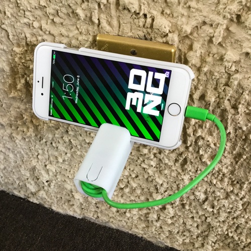 Free STL file iphone charger protector 📱・3D printing model to