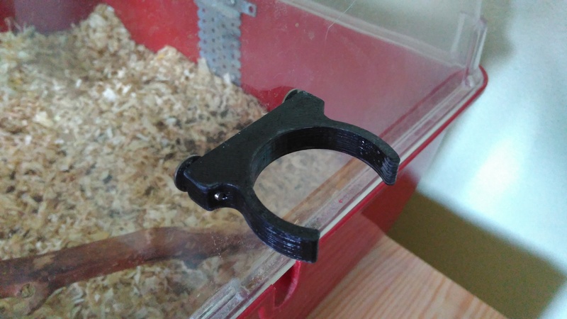 Bottle holder for rodents