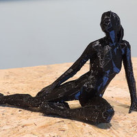 Girl siting - Thumbnail 2