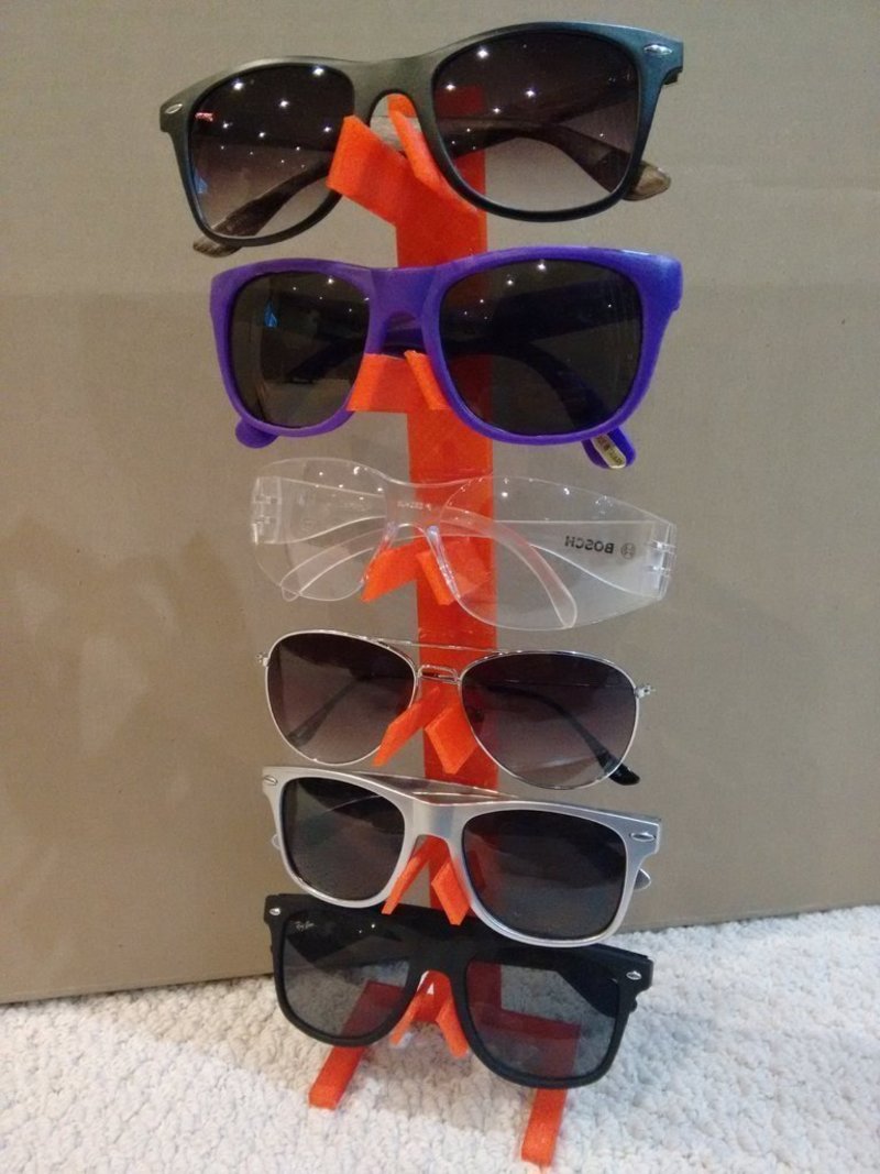 Expandable Sunglass Holder