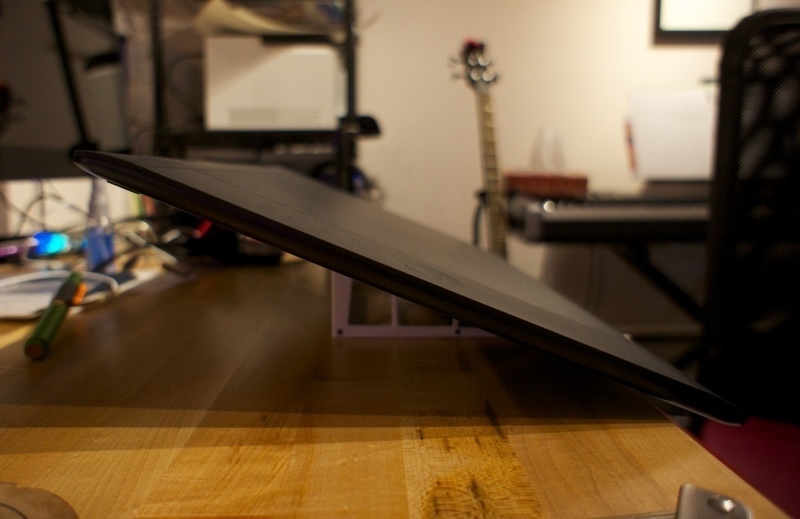 Fixed-angle desktop tablet easel