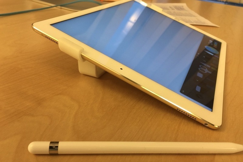 Simple iPad Pro Stand