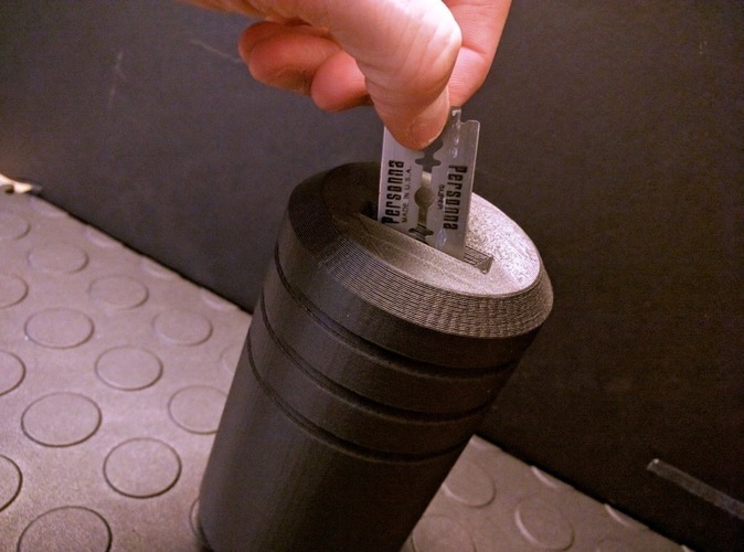 Razor Blade Bin - safe place to put used razor blades 3D Print 91180