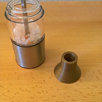 Fill funnel to the salt and pepper - Thumbnail 2