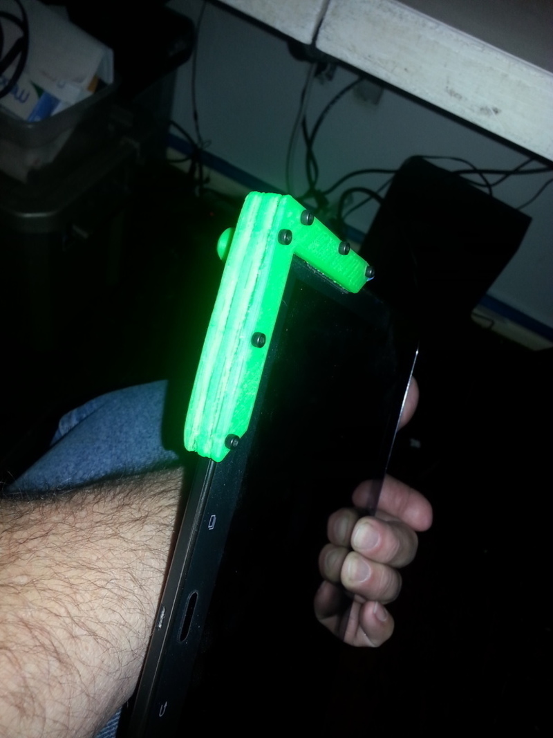 10.1 TABLET CORNERS WITH GRIP