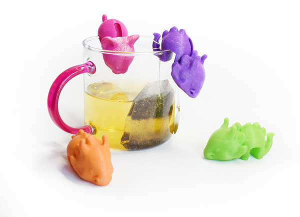 Articulated small kitten and dinosaur