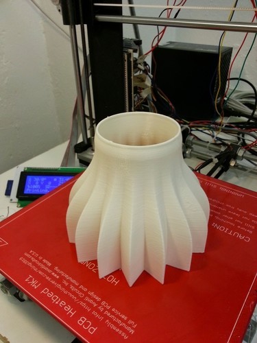 Lamp shade for a desk lamp. 2 versions, straight and swirled. 3D Print 95137