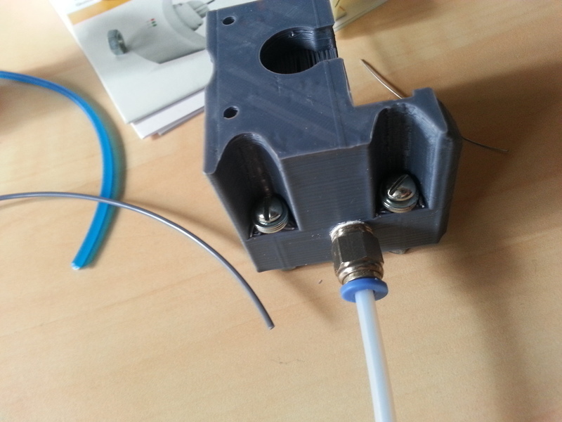 Bowden extruder based on compact extruder