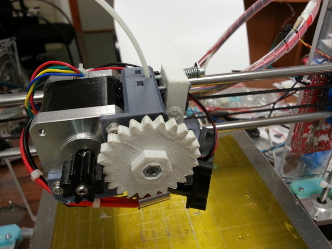 Compact extruder with symmetric mount and fan support 3D Print 99073