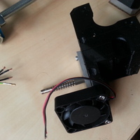 Compact extruder with symmetric mount and fan support - Thumbnail 3