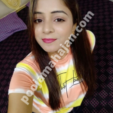 pooja mahajan's avatar